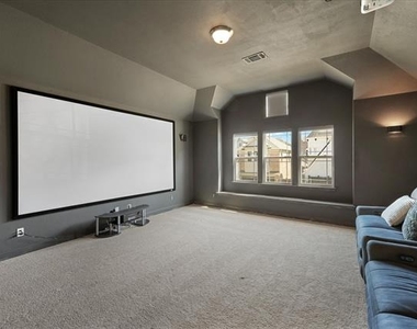 1549 Pirene Alley - Photo Thumbnail 25