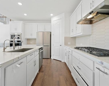 1549 Pirene Alley - Photo Thumbnail 8
