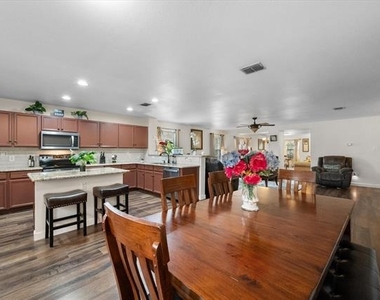 1315 Foster Street - Photo Thumbnail 16