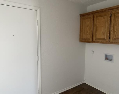 614 S Arizona Drive - Photo Thumbnail 7