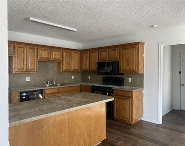 614 S Arizona Drive - Photo Thumbnail 3