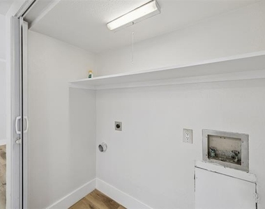 734 Sceptre Circle - Photo Thumbnail 12