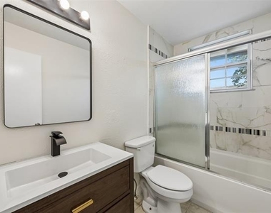 734 Sceptre Circle - Photo Thumbnail 15