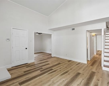 734 Sceptre Circle - Photo Thumbnail 3