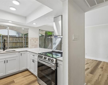 734 Sceptre Circle - Photo Thumbnail 8