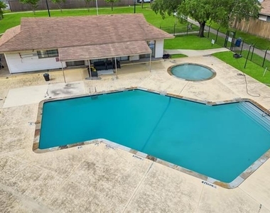 734 Sceptre Circle - Photo Thumbnail 25