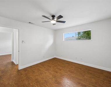 734 Sceptre Circle - Photo Thumbnail 18