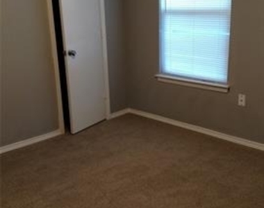 2017 Paisley Drive - Photo Thumbnail 8