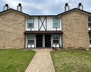 2017 Paisley Drive - Photo Thumbnail 1