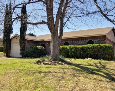 708 Annapolis Drive - Photo Thumbnail 1