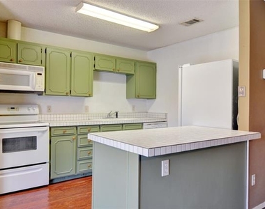 708 Annapolis Drive - Photo Thumbnail 9