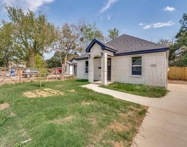 4220 Hamilton Avenue - Photo Thumbnail 2