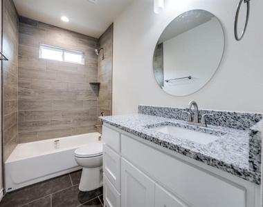 4220 Hamilton Avenue - Photo Thumbnail 12