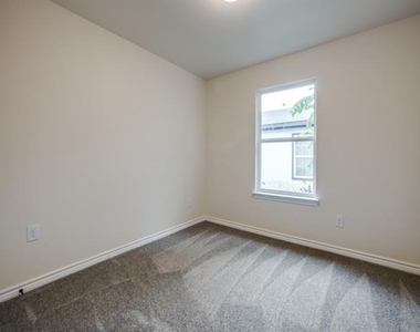 4220 Hamilton Avenue - Photo Thumbnail 13