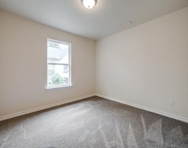 4220 Hamilton Avenue - Photo Thumbnail 10