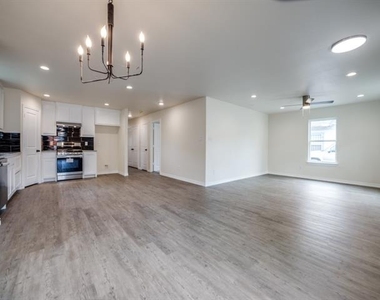 4220 Hamilton Avenue - Photo Thumbnail 3
