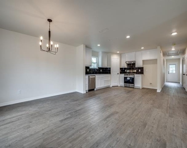 4220 Hamilton Avenue - Photo Thumbnail 5