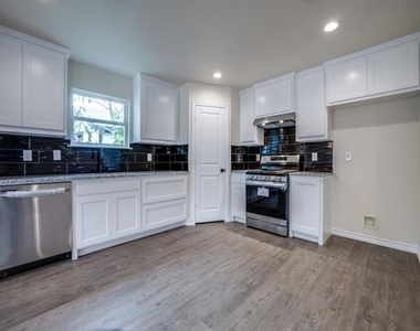 4220 Hamilton Avenue - Photo Thumbnail 7