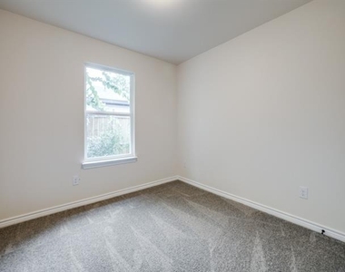 4220 Hamilton Avenue - Photo Thumbnail 8
