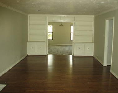 10943 Desdemona Drive - Photo Thumbnail 2