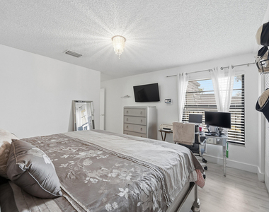 2498 Nw 99th Avenue - Photo Thumbnail 6