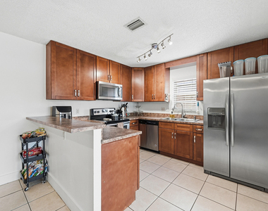 2498 Nw 99th Avenue - Photo Thumbnail 17