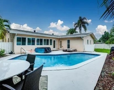 3170 Nw 68th Court - Photo Thumbnail 4
