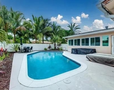 3170 Nw 68th Court - Photo Thumbnail 3
