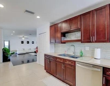3170 Nw 68th Court - Photo Thumbnail 11
