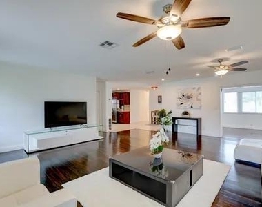 3170 Nw 68th Court - Photo Thumbnail 6