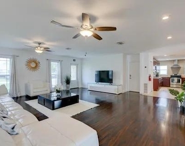 3170 Nw 68th Court - Photo Thumbnail 9