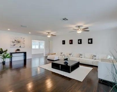 3170 Nw 68th Court - Photo Thumbnail 17
