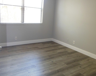706 Executive Center Drive - Photo Thumbnail 9