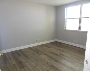 706 Executive Center Drive - Photo Thumbnail 4