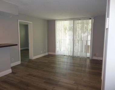 706 Executive Center Drive - Photo Thumbnail 5