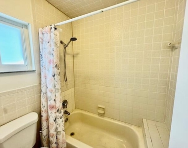 2810 Nw 8th Court - Photo Thumbnail 13