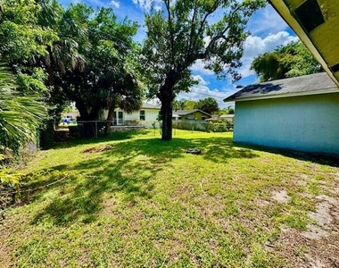 2810 Nw 8th Court - Photo Thumbnail 5