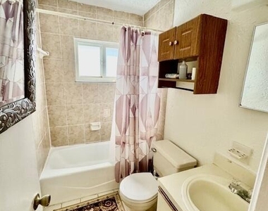 2810 Nw 8th Court - Photo Thumbnail 9