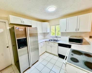 2810 Nw 8th Court - Photo Thumbnail 11