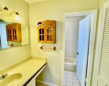 2810 Nw 8th Court - Photo Thumbnail 12