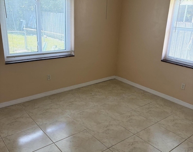 638 Ne 138th Street - Photo Thumbnail 10
