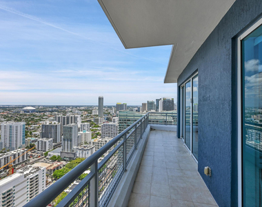 60 Sw 13th Street - Photo Thumbnail 16