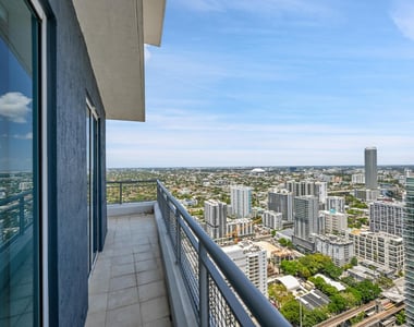 60 Sw 13th Street - Photo Thumbnail 17