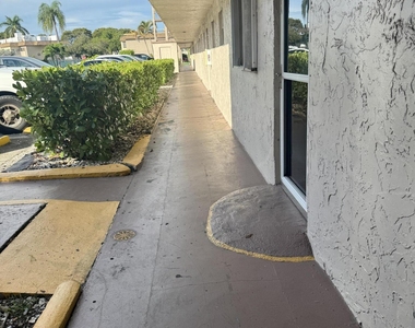 725 Lori Drive - Photo Thumbnail 4