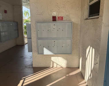 725 Lori Drive - Photo Thumbnail 5