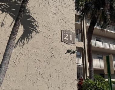 725 Lori Drive - Photo Thumbnail 3