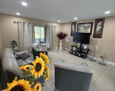 725 Lori Drive - Photo Thumbnail 14