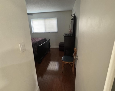 725 Lori Drive - Photo Thumbnail 15