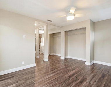 5694 Northpointe Lane - Photo Thumbnail 14