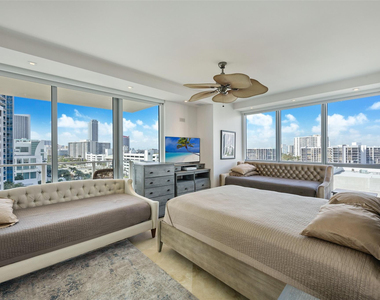 3101 S Ocean Drive - Photo Thumbnail 8